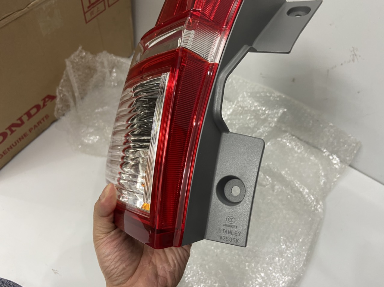 Đèn hậu bên lái xe honda CRV 2015-2017